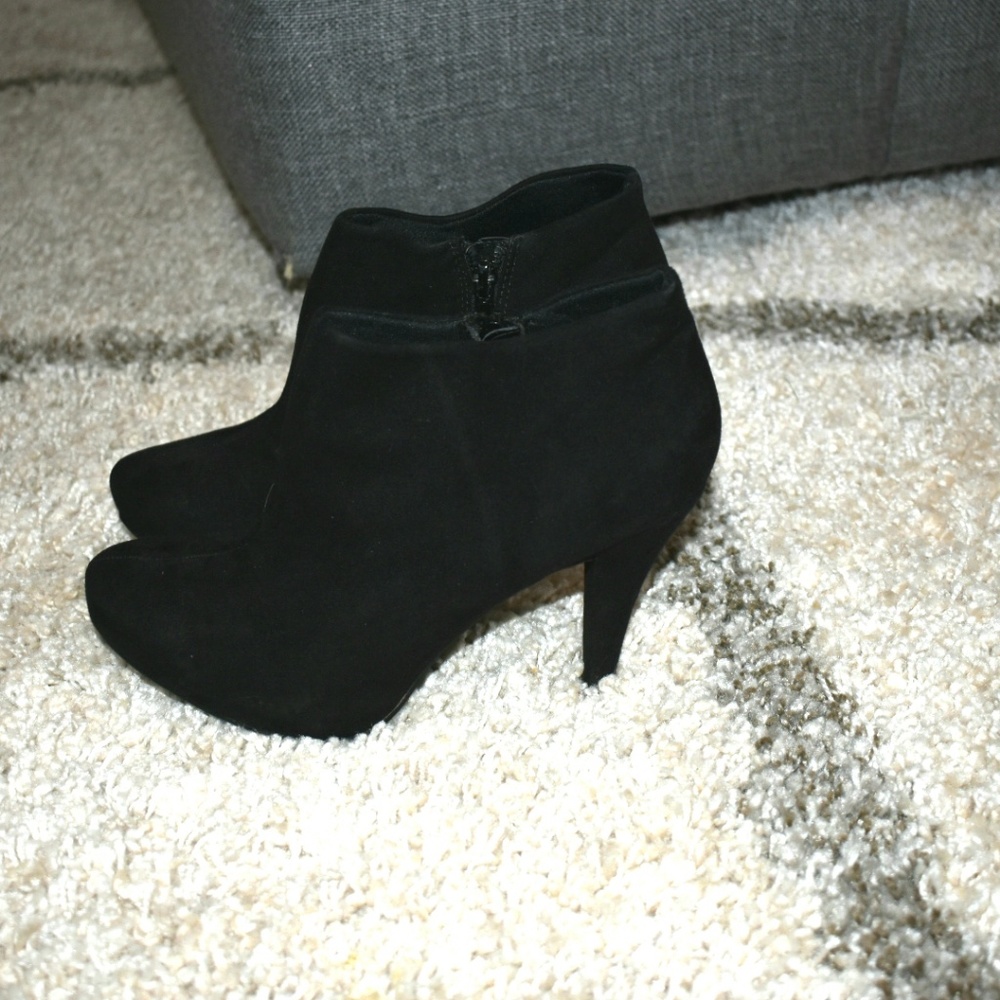 Heeled ankle booties